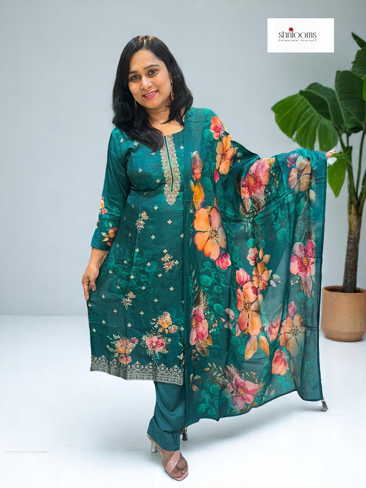 Best traditional wear for women in digital floral suit