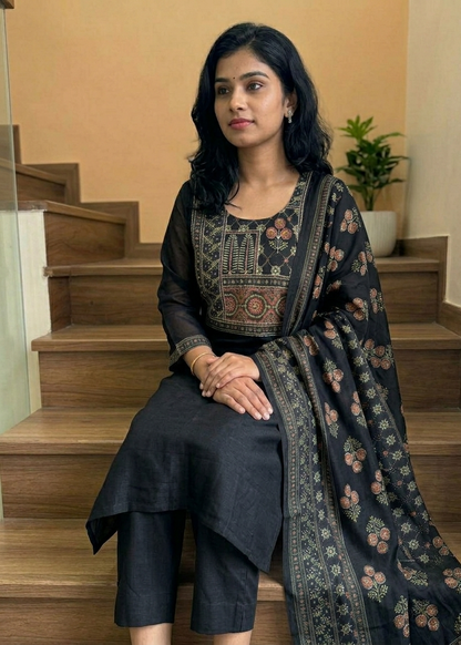 Black Rekha Kantha work Coral silk suit set - Set of 2