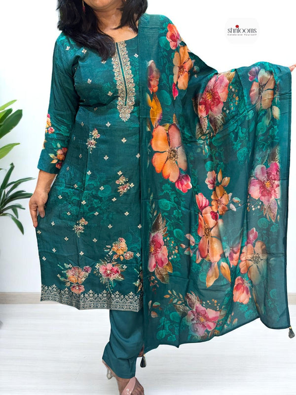 Best traditional wear for women in digital floral suit 