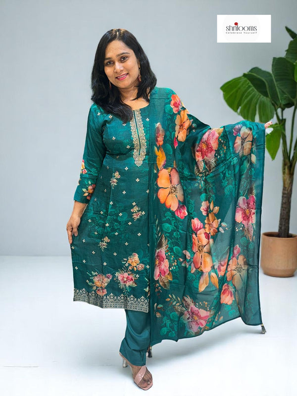 Best traditional wear for women in digital floral suit 
